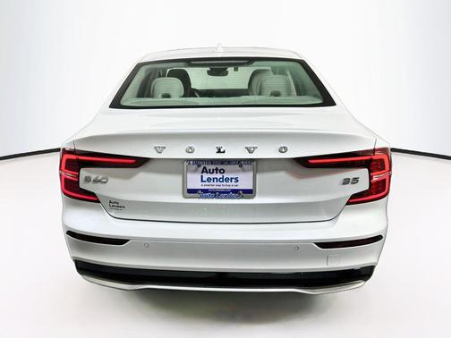 Crystal White Metallic 2023 Volvo S60 B5 Core Dark Theme