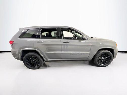 2022 Jeep Grand Cherokee Laredo