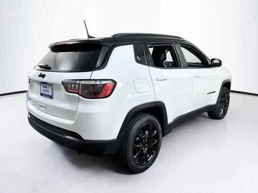 Bright White Clearcoat 2023 Jeep Compass Latitude