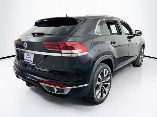 Deep Black Pearl 2023 Volkswagen Atlas Cross Sport 3.6L V6 SEL Premium R-Line