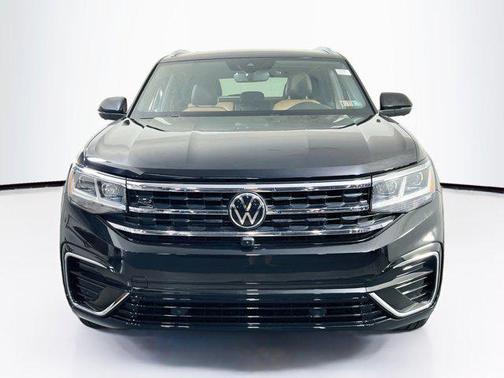 Deep Black Pearl 2023 Volkswagen Atlas Cross Sport 3.6L V6 SEL Premium R-Line