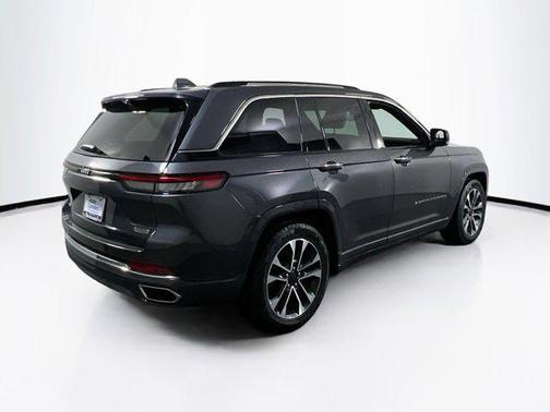 2022 Jeep Grand Cherokee Overland