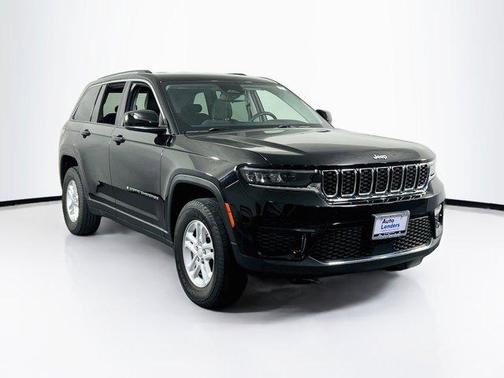 Diamond Black Crystal Pearlcoat 2023 Jeep Grand Cherokee Laredo