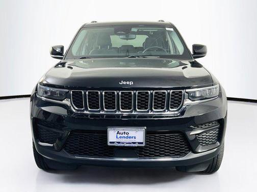 Diamond Black Crystal Pearlcoat 2023 Jeep Grand Cherokee Laredo