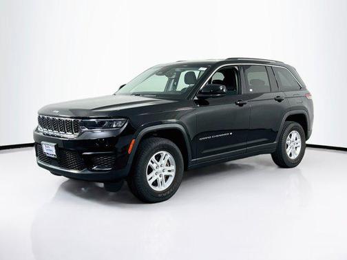 Diamond Black Crystal Pearlcoat 2023 Jeep Grand Cherokee Laredo