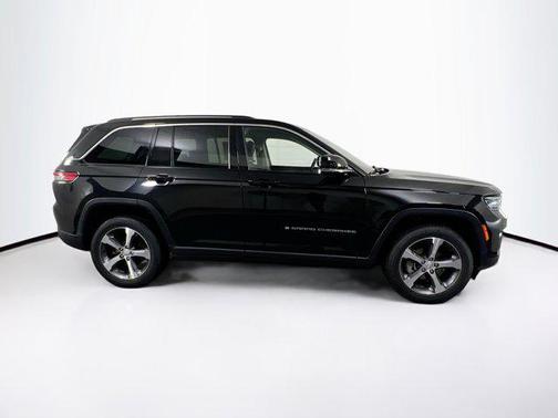 Diamond Black Crystal Pearlcoat 2023 Jeep Grand Cherokee Limited