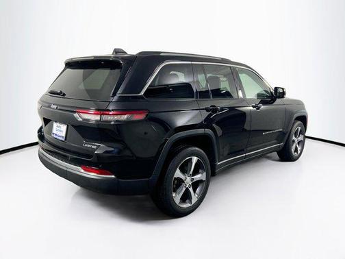 Diamond Black Crystal Pearlcoat 2023 Jeep Grand Cherokee Limited