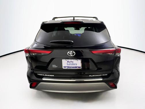 Midnight Black Metallic 2023 Toyota Highlander Platinum