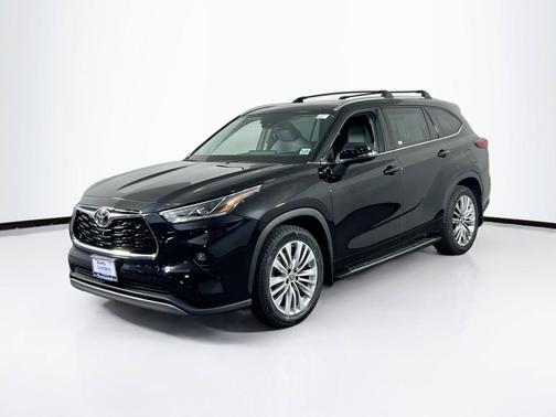 Midnight Black Metallic 2023 Toyota Highlander Platinum