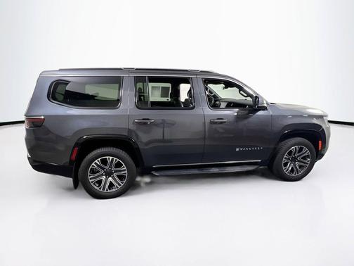 Baltic Gray Metallic Clearcoat 2022 Jeep Wagoneer Series III 4x4