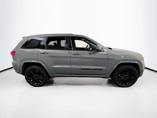 2022 Jeep Grand Cherokee Laredo