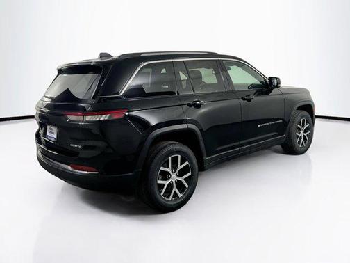 Diamond Black Crystal Pearlcoat 2023 Jeep Grand Cherokee Limited
