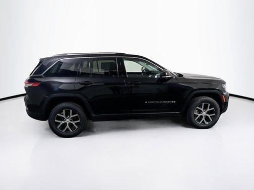 Diamond Black Crystal Pearlcoat 2023 Jeep Grand Cherokee Limited
