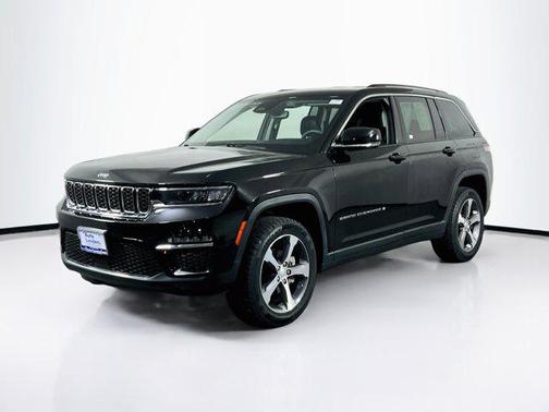 Diamond Black Crystal Pearlcoat 2023 Jeep Grand Cherokee Limited