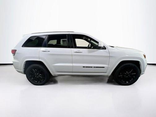 2022 Jeep Grand Cherokee Laredo