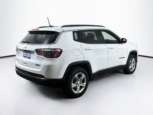 Bright White Clearcoat 2023 Jeep Compass Latitude