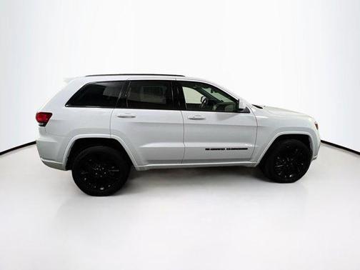2022 Jeep Grand Cherokee Laredo