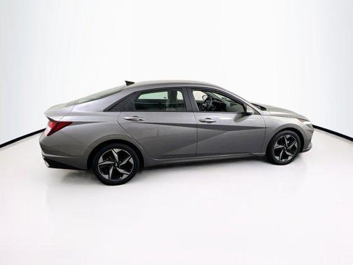 Fluid Metal 2023 Hyundai ELANTRA SEL