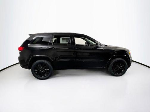 2022 Jeep Grand Cherokee Laredo