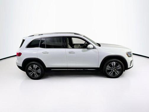 Polar White 2024 Mercedes-Benz GLB 250 4MATIC