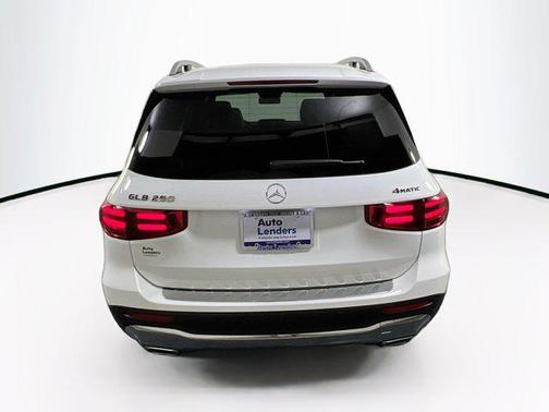 Polar White 2024 Mercedes-Benz GLB 250 4MATIC
