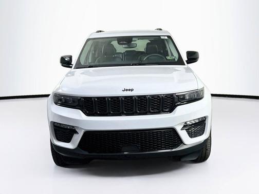 Bright White Clearcoat 2023 Jeep Grand Cherokee Limited
