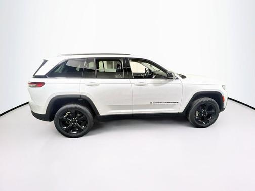 Bright White Clearcoat 2023 Jeep Grand Cherokee Limited