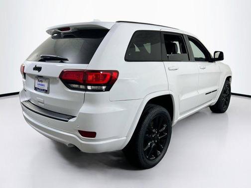 2022 Jeep Grand Cherokee Laredo