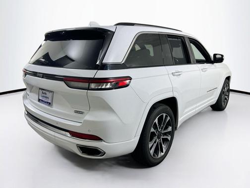 Bright White Clearcoat 2022 Jeep Grand Cherokee Overland
