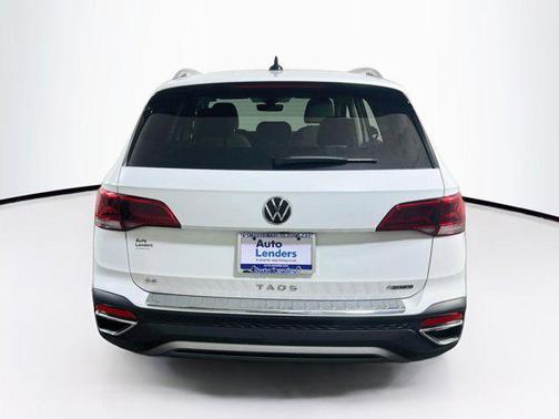 Pure White 2023 Volkswagen Taos 1.5T SE