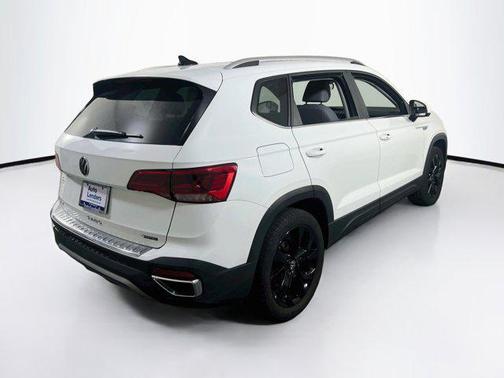 Pure White 2023 Volkswagen Taos 1.5T SE