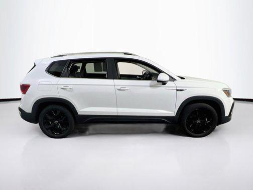 Pure White 2023 Volkswagen Taos 1.5T SE