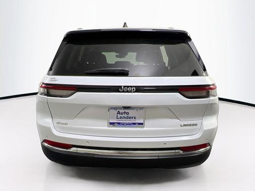 Bright White Clearcoat 2023 Jeep Grand Cherokee Laredo