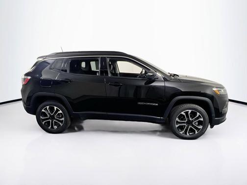 Diamond Black Crystal Pearlcoat 2022 Jeep Compass Limited