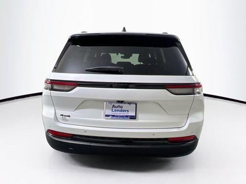 Bright White Clearcoat 2023 Jeep Grand Cherokee Altitude