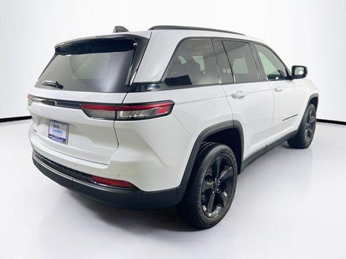 Bright White Clearcoat 2023 Jeep Grand Cherokee Altitude
