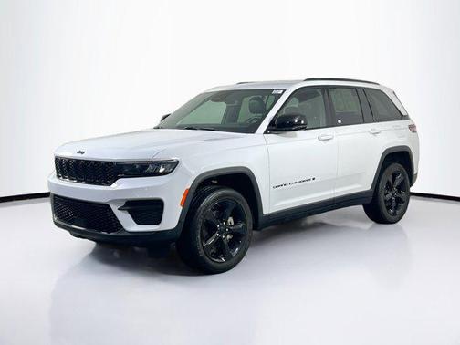 Bright White Clearcoat 2023 Jeep Grand Cherokee Altitude