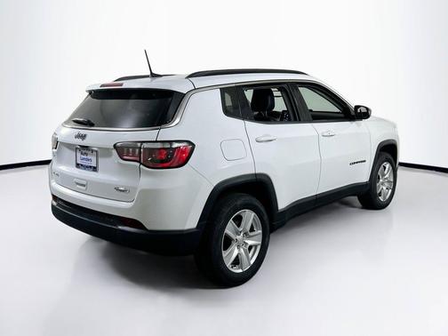 Bright White Clearcoat 2022 Jeep Compass Latitude
