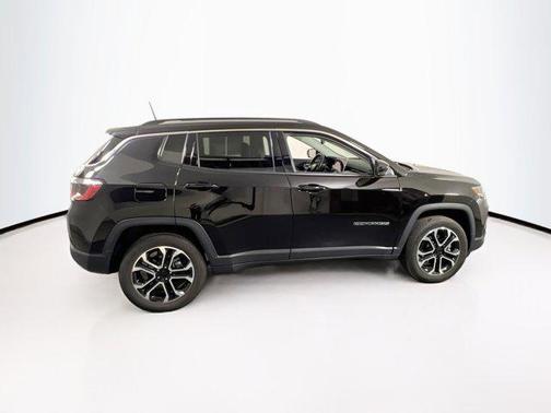 Diamond Black Crystal Pearlcoat 2022 Jeep Compass Limited