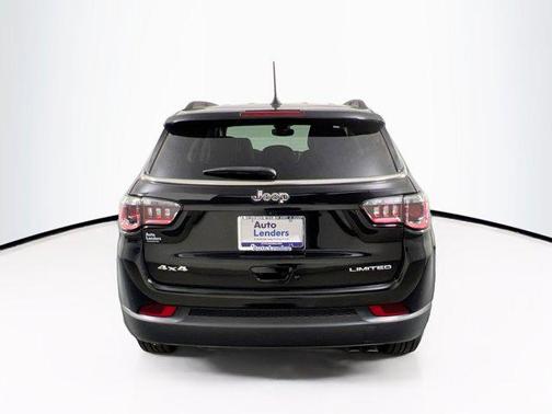 Diamond Black Crystal Pearlcoat 2022 Jeep Compass Limited