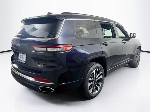 Midnight Sky 2023 Jeep Grand Cherokee L Overland