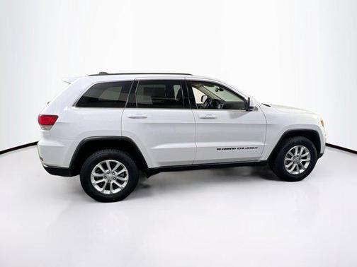 Bright White Clearcoat 2022 Jeep Grand Cherokee Laredo