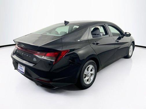 2023 Hyundai ELANTRA SE