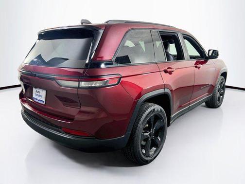 Velvet Red Pearlcoat 2023 Jeep Grand Cherokee Altitude