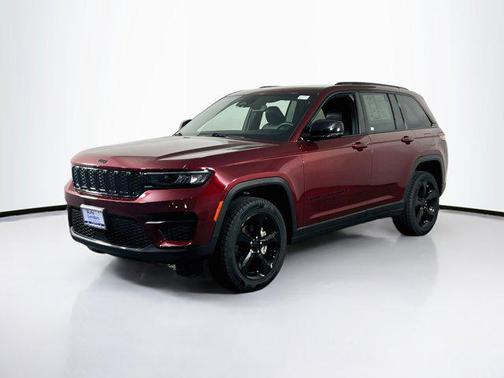 Velvet Red Pearlcoat 2023 Jeep Grand Cherokee Altitude