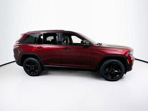 Velvet Red Pearlcoat 2023 Jeep Grand Cherokee Altitude