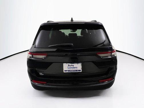 Diamond Black Crystal Pearlcoat 2023 Jeep Grand Cherokee Altitude