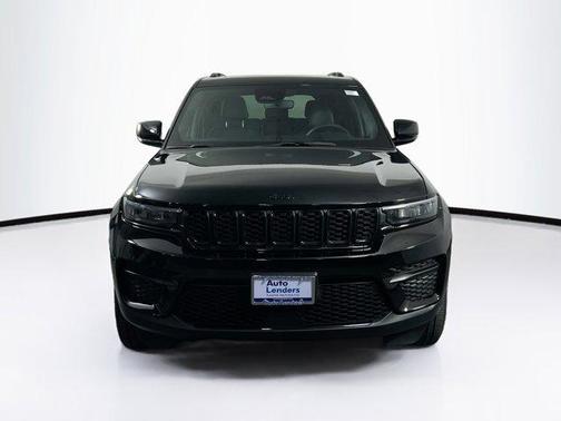Diamond Black Crystal Pearlcoat 2023 Jeep Grand Cherokee Altitude