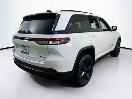 Bright White Clearcoat 2023 Jeep Grand Cherokee Limited