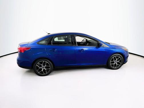 Lightning Blue Metallic 2018 Ford Focus SE